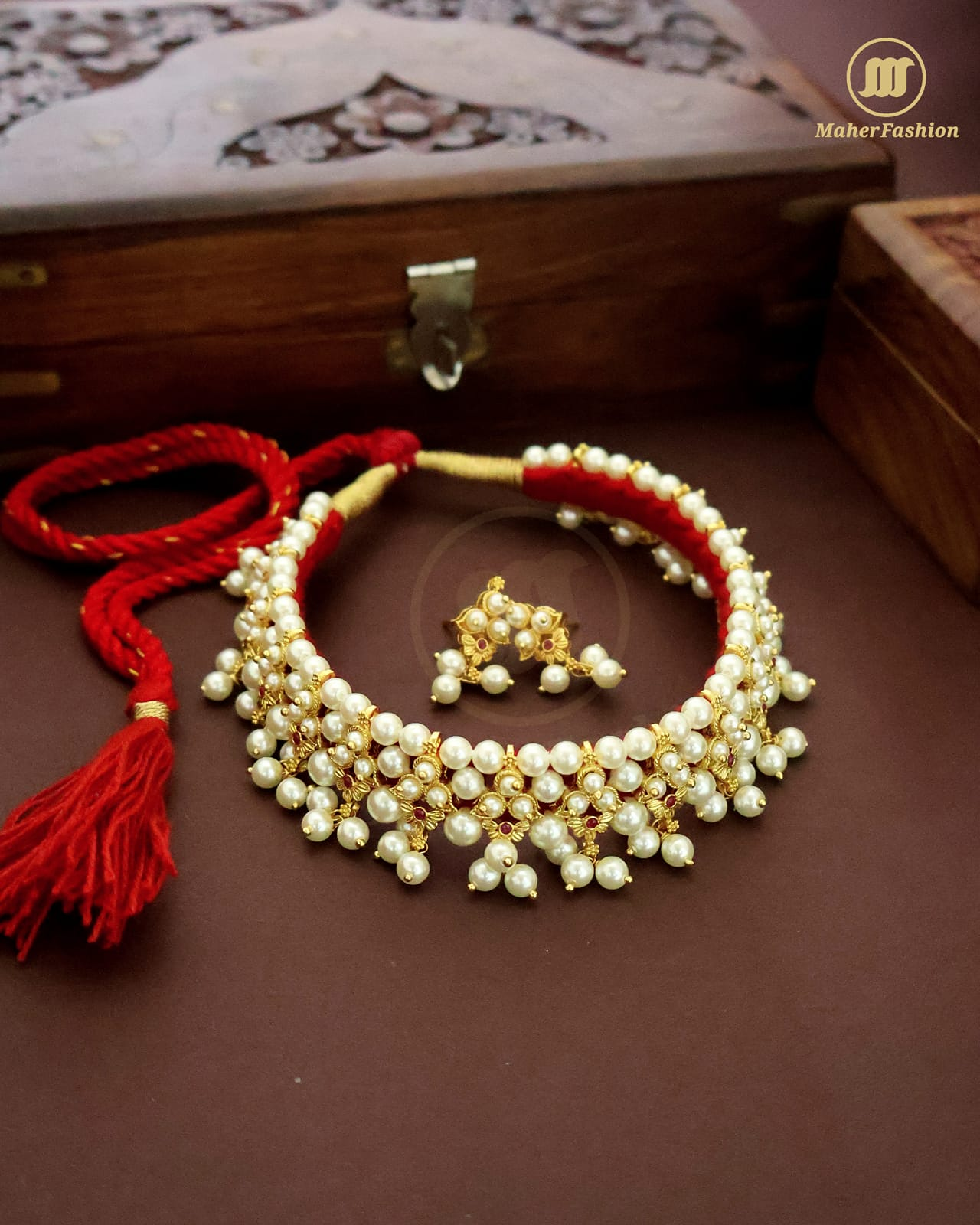 Splashy White Gold Plated Pearl Choker Necklace
